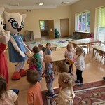 Dzieci tańczą z Kicią