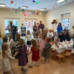 Dzieci i dziadkowie wspólnie świętują