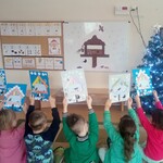 Dzieci prezentują swoje prace