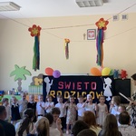 Dzieci występują przed rodzicami