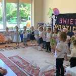 Dzieci występują przed rodzicami