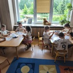 Dzieci pracują na zajęciach