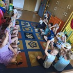 Dzieci pracują na zajęciach